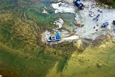 Tvrdý škrupinový skladací stan na streche